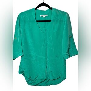 Amanda Upchurch Highliner Silk Blouse Tab Sleeve V Neck High Low Hem‎ Size M